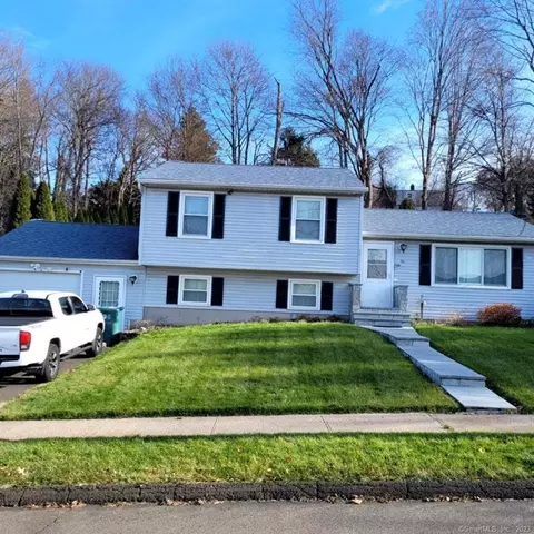 62 Costanzo Ct, Hamden, CT 06518