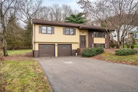 100 Lamplighter Ln, Newington, CT 06111