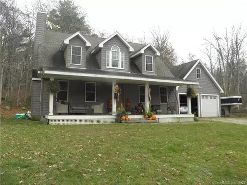 10 Zoldak Dr, Windham, CT 06256