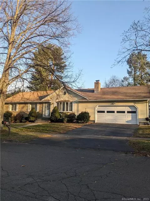 130 Mill Pond Rd, Stratford, CT 06614