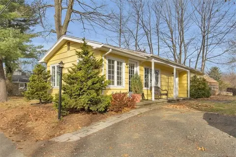 4 Lakeview Pl Ext, Middlefield, CT 06455