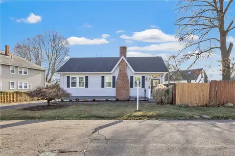 54 Melville St, Stratford, CT 06615