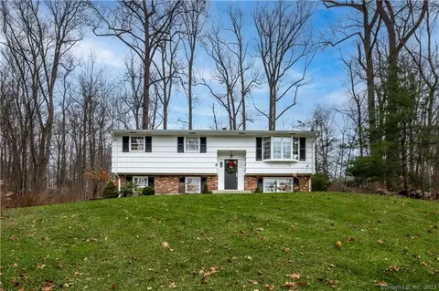 49 Mist Hill Dr, New Milford, CT 06776
