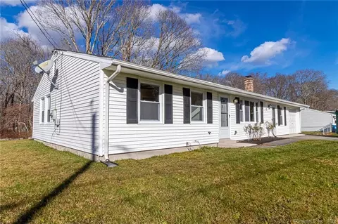 3 Pennywise Ln, Ledyard, CT 06339