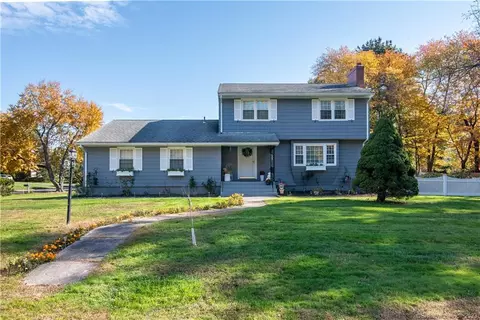 26 Arlen Way, West Hartford, CT 06117