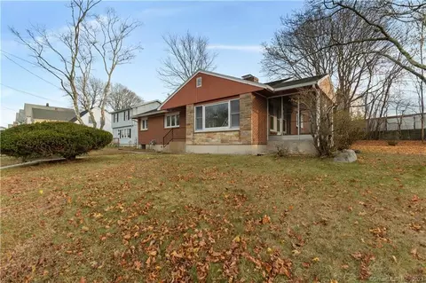 74 Cutler St, New London, CT 06320