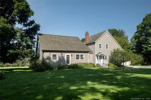 9 Vanishing Brook Ln, Sharon, CT 06069