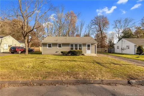 14 Cottage Grove Cir, Bloomfield, CT 06002