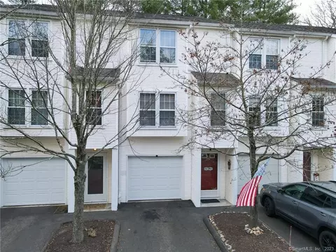 380 Hitchcock Rd #254, Waterbury, CT 06705