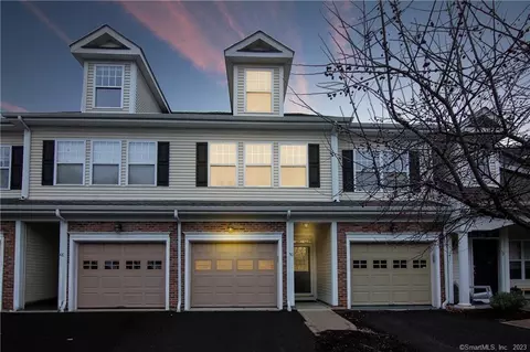 50 Park Place Cir #50, West Hartford, CT 06110