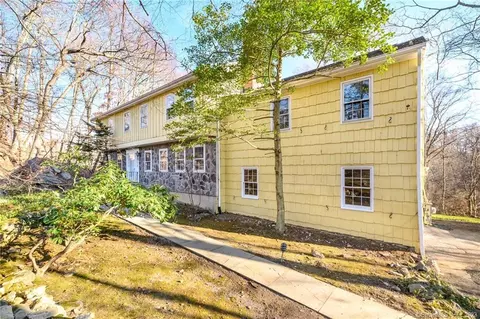 44 Happy Hill Rd, Stamford, CT 06903