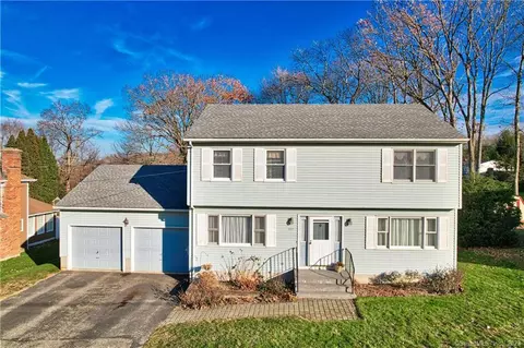 207 Stoddard Rd, Waterbury, CT 06708