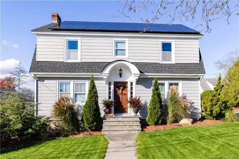 33 Greenway Rd, New London, CT 06320