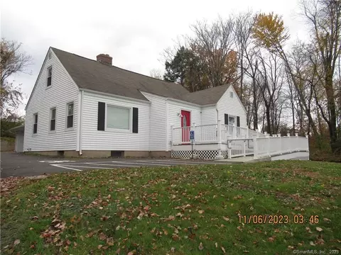621 Cromwell Ave, Rocky Hill, CT 06067