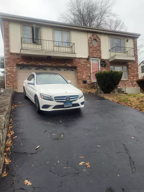 35 Evers St, Bridgeport, CT 06610