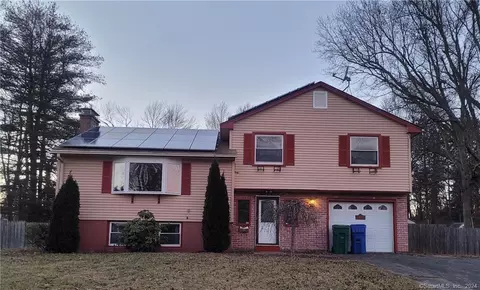 26 Applewood Rd, Bloomfield, CT 06002