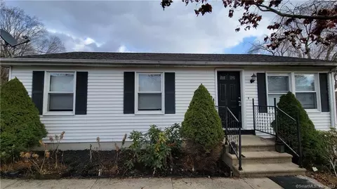 5 Maple St, Moosup, CT 06354