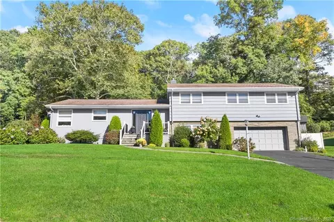 40 Random Rd, Fairfield, CT 06825