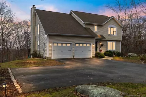 69 Fog Plain Rd, Waterford, CT 06385