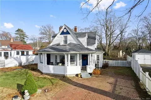 3 Riverside Pl, Ledyard, CT 06335