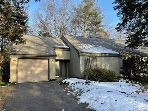 27 Heritage Crst #A, Southbury, CT 06488