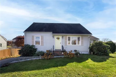 18 Weybosset St, Shelton, CT 06484