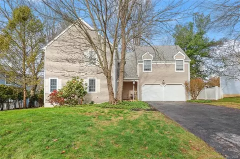 50 Fieldstone Ter, Stamford, CT 06902