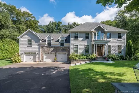 11 Fern Ct, Branford, CT 06405