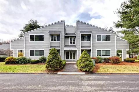 103 Hilltop Dr #103, Weatogue, CT 06089