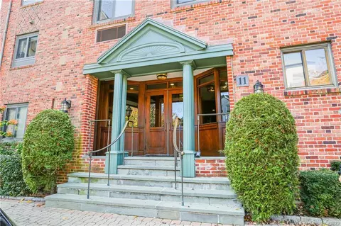 11 Lafayette Ct #1B, Greenwich, CT 06830
