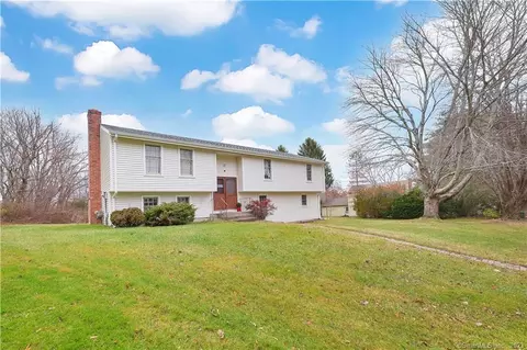 40 Holcomb Hill Rd, Windsor, CT 06095