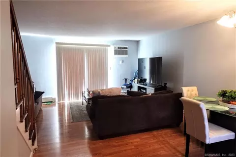 1001 Old Colony Rd #3-2, Meriden, CT 06451