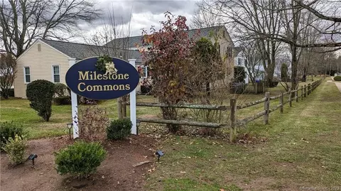 23 Meadowrue Dr #23, Glastonbury, CT 06033