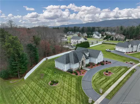 153 W Pines Dr, Southington, CT 06489