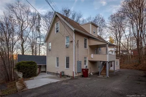 395 Bradbury St, Naugatuck, CT 06770