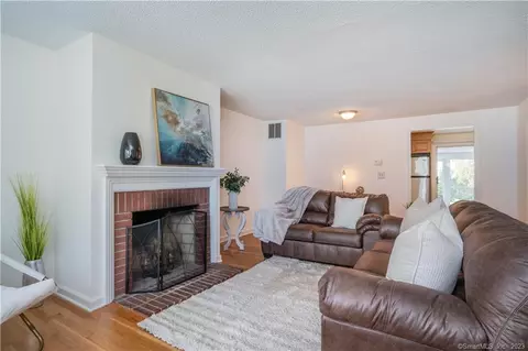 2 Barrington Dr #C, Wethersfield, CT 06109