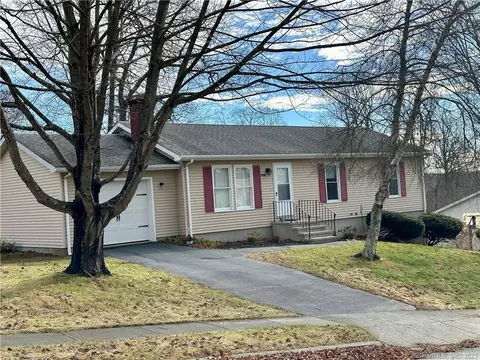 106 Crest Dr, Groton, CT 06355