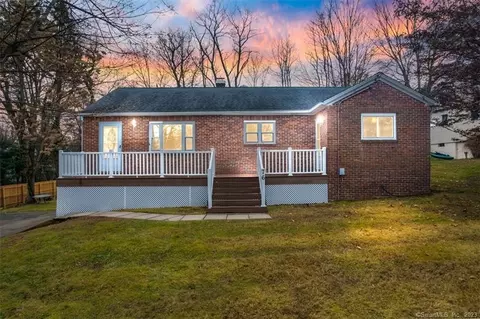 76 Cannon St, Hamden, CT 06518