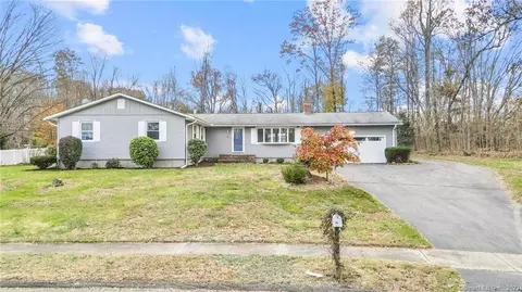 31 Berkeley Ct, Hamden, CT 06518