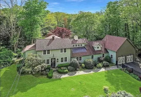 482 Woodbine Rd, Stamford, CT 06903
