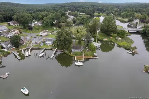 2 Hill Rd, East Lyme, CT 06333