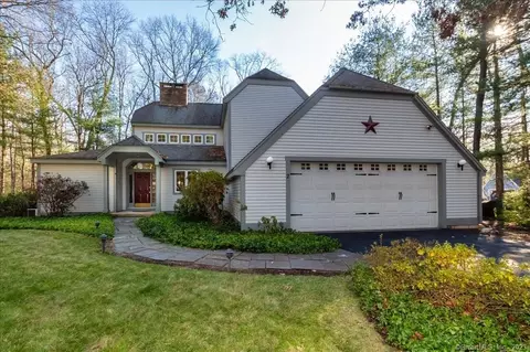 2 Norfolk Gdns, Farmington, CT 06032