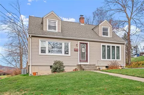 113 Knob Hill Dr, Hamden, CT 06518