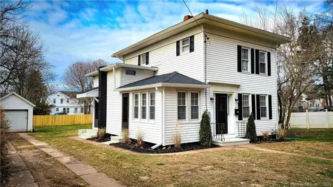 92 West St, Manchester, CT 06040