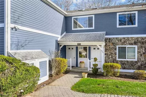 205 Windgate Cir #C, Monroe, CT 06468