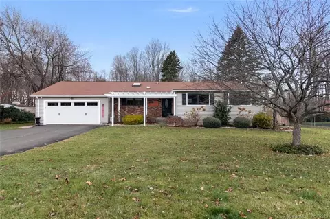 89 Randall Dr, North Haven, CT 06473