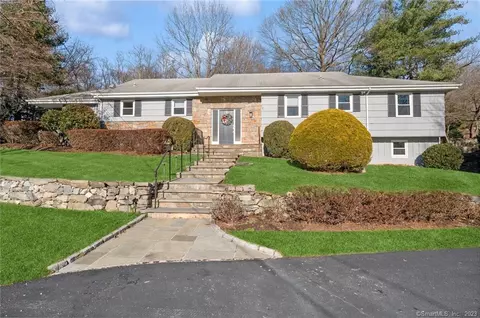 51 Wesgate Dr, Stamford, CT 06902