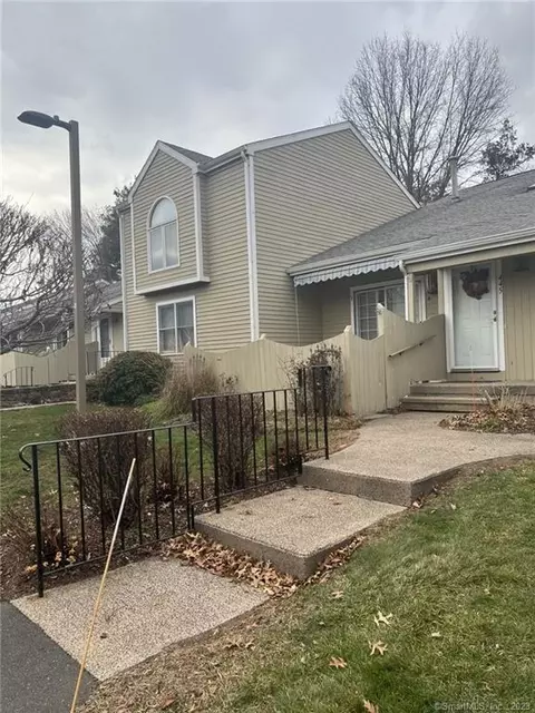 445 Lakeview Dr #445, Southington, CT 06489
