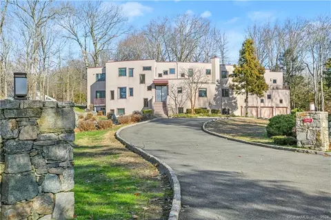 245 Long Close Rd, Stamford, CT 06902