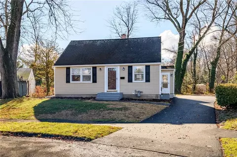 15 Lynn Cir, Naugatuck, CT 06770